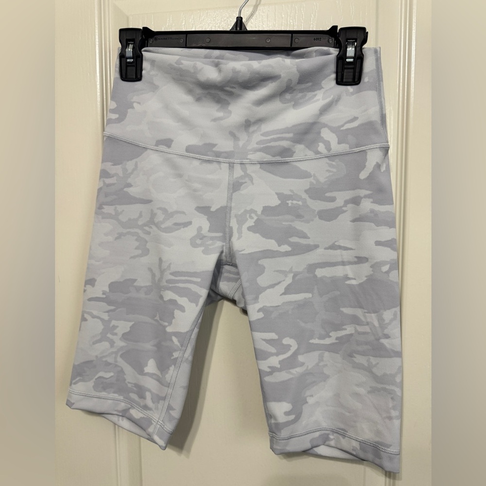 Lululemon Wunder Under short 10" *ribbed